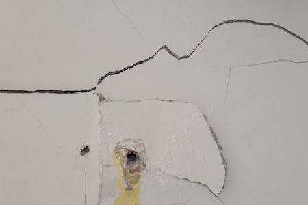 How to Remove Drywall Safely And Efficiently