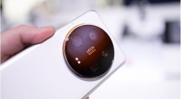 Xiaomi 14 Ultra Tempts Photographers With a 1-Inch Camera Sensor, Leica Glass