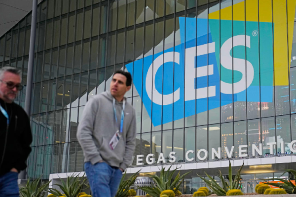 CES 2025: LG's bendable 5K OLED, Hyundai's holographic windshield display and other tech we're ... 