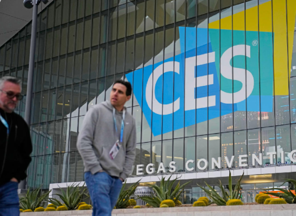 CES 2025: LG's bendable 5K OLED, Hyundai's holographic windshield display and other tech we're ... 