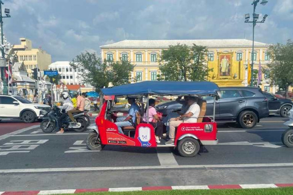 Demand-responsive transport: What if you could call a bus like a taxi? 