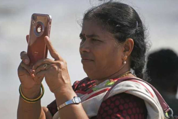 India tells smartphone makers to put state-run cyber safety app on new devices 