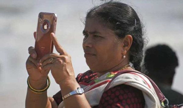 India tells smartphone makers to put state-run cyber safety app on new devices 