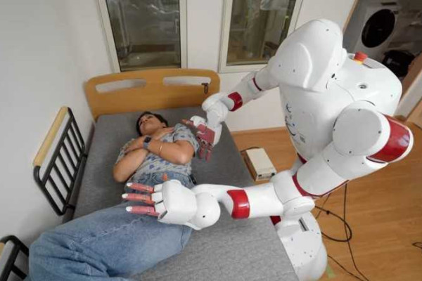 Japan is facing a dementia crisis – can technology help? 