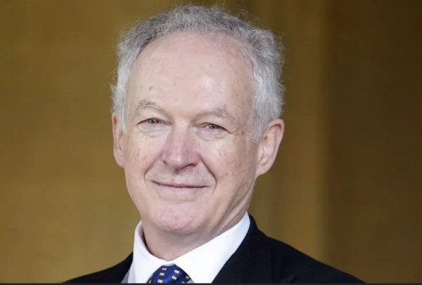 We would sell books by AI, says Waterstones boss 