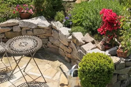 3 Tips to Give Stone a Wet Look 