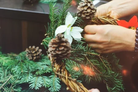 3 Christmas Projects to DIY with Friends 