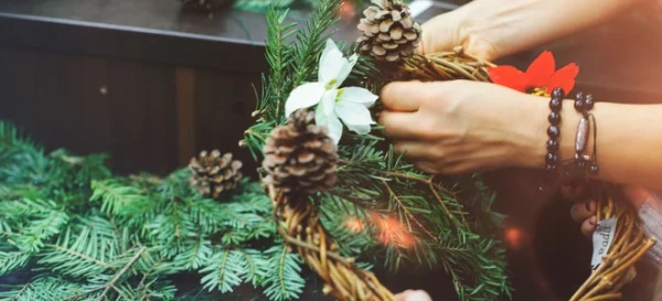 3 Christmas Projects to DIY with Friends 