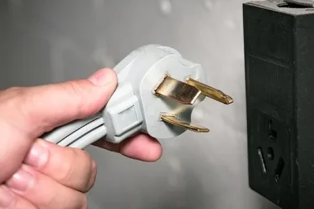 How to Wire a Three Pronged Dryer Plug 