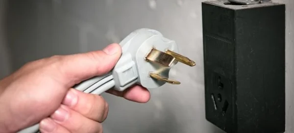 How to Wire a Three Pronged Dryer Plug 