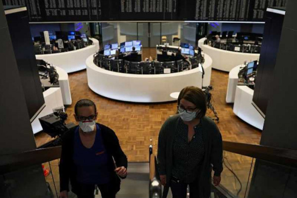  Oil and European shares rise as lockdowns ease; gold jumps