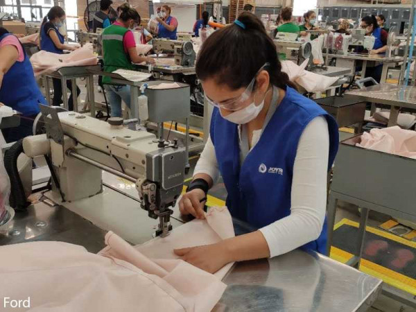 Ford partners with Thermo Fisher on COVID-19 collection kits, expands production to face masks,gowns