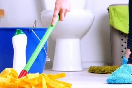 How to Deep Clean a Bathroom 