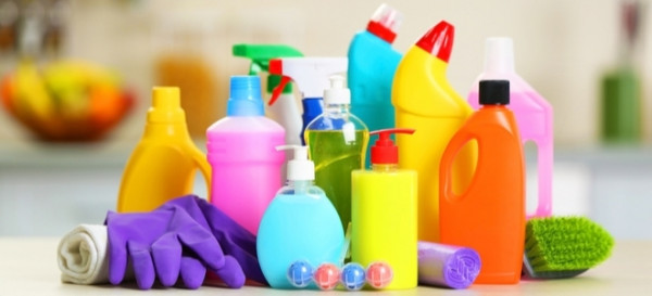 Never Mix These Cleaning Products 