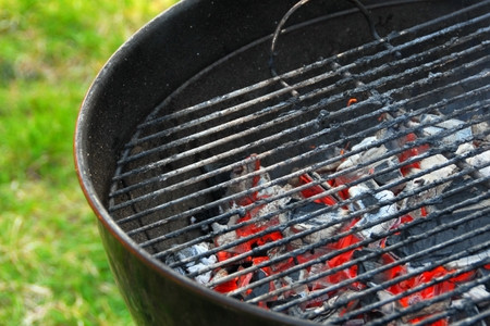 How to Keep a Charcoal Grill Hot 