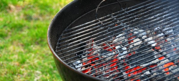 How to Keep a Charcoal Grill Hot 