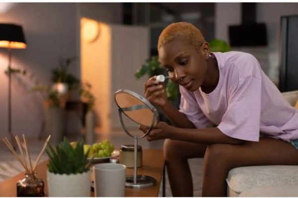 The Skin Benefits of Palmarosa Oil, Plus Recipes and Safety Tips