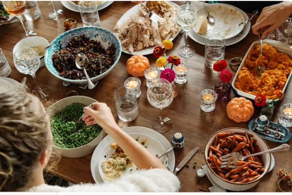 How to Avoid Feeling Bloated After Holiday Meals: 5 Easy Tips