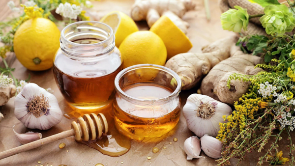 What Are the Uses, Benefits, and Side Effects of Garlic and Honey?