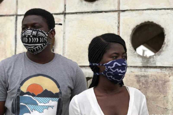 Debate heats up over face masks for public