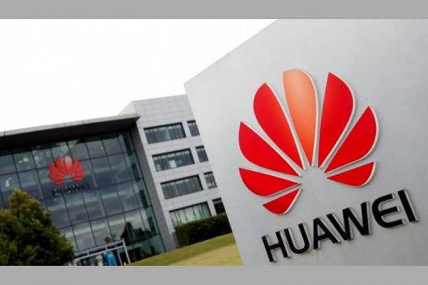  Huawei: China attacks UK's 'groundless' ban of 5G kit
