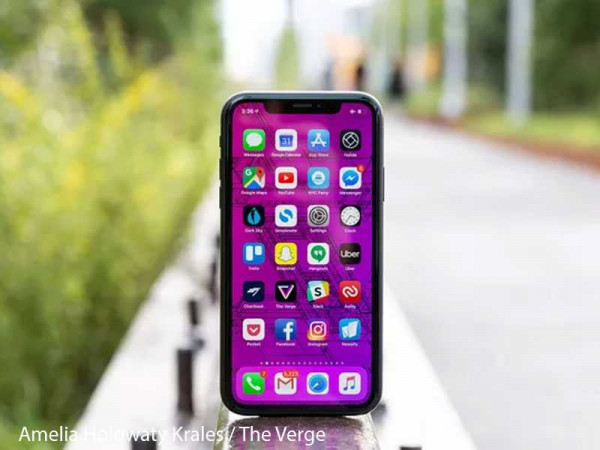 Apple and Samsung dominate top selling phone lists for 2019