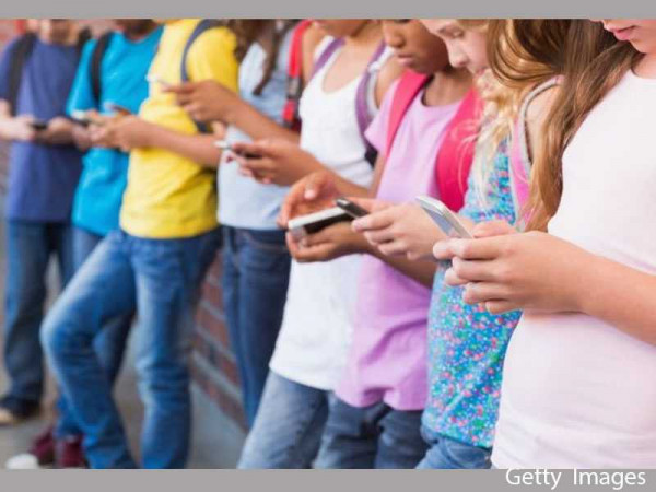 Half of UK 10-year-olds own a smartphone