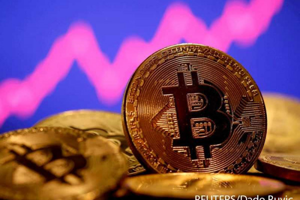 Bitcoin fights back after Sunday sell-off