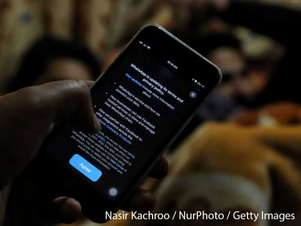 WhatsApp, growing despite backlash, clarifies May 15 policy update deadline