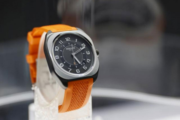 Swiss watchmakers go digital to show off new products, revive sales