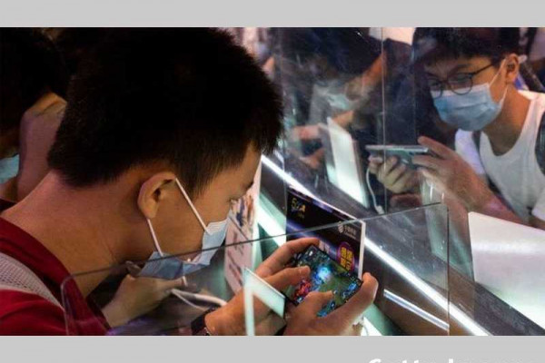 Shares slide after China brands online games 'electronic drugs'