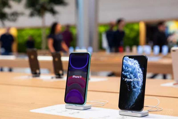  Apple will reopen a handful of US stores next week