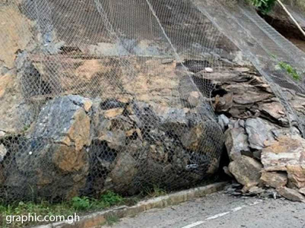 Geoscientists recommend safety bays for falling rocks