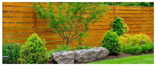 How to Build a Cheap, Stylish Horizontal Slat Fence