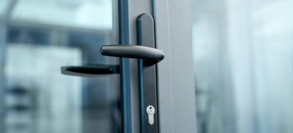 Pros and Cons of Using an Aluminum Door Frame