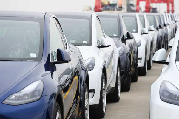 Tesla delivers record EVs amid federal tax credits, price cuts