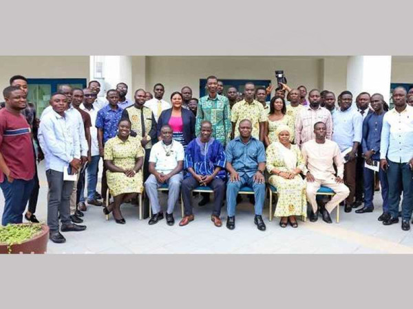 Geological Survey schools journalists on earth tremor