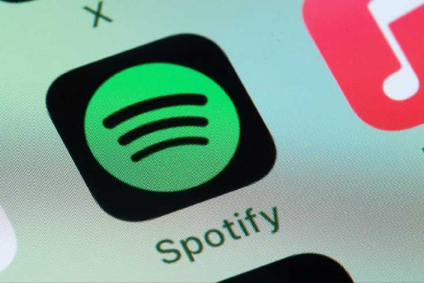 Spotify rolls out group chats