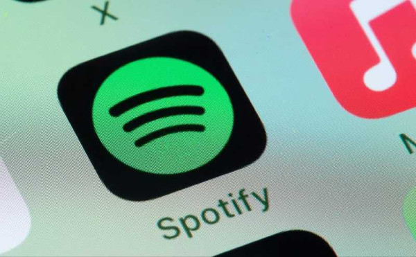 Spotify rolls out group chats