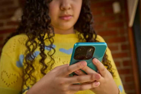 UK consulting on bringing in social media ban for under 16s