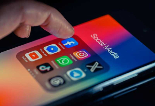 Consumers lost $2.1B to social media scams in 2025, FTC reports
