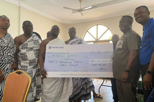 Stanbic Bank donates cash, assorted drinks to Asogli State
