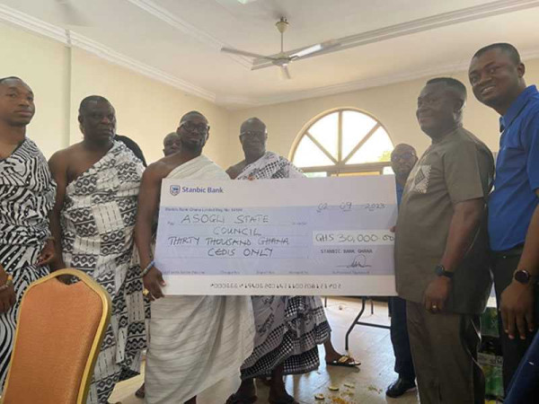 Stanbic Bank donates cash, assorted drinks to Asogli State