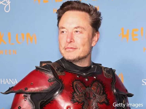 Elon Musk dissolves Twitter's board of directors