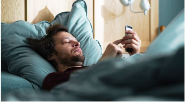 Hitting Snooze May Help You Feel Less Sleepy and More Alert, Research Says