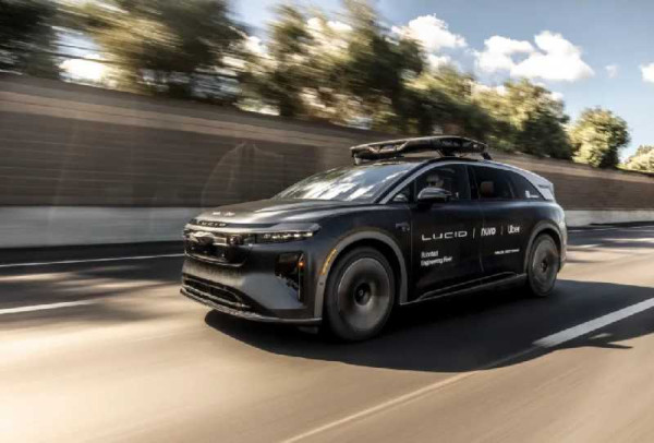 Uber and Nuro begin testing premium robotaxi service in San Francisco