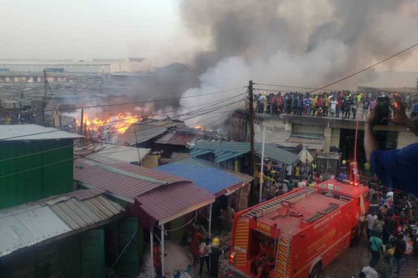 Accra: Fire destroys shops at Kantamanto market