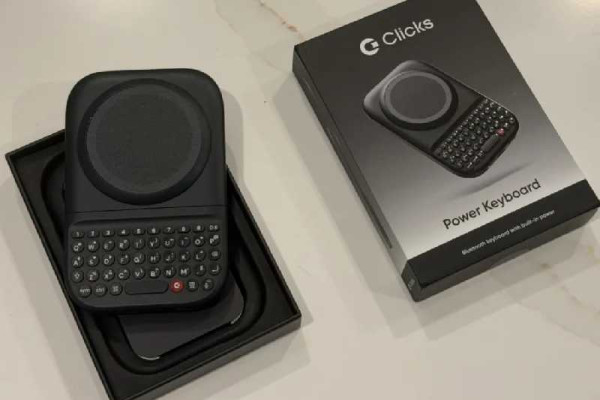 Clicks’ Power Keyboard brings BlackBerry-style typing to any phone — with some compromises