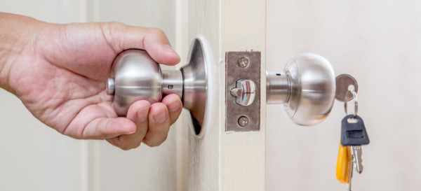 Unlock a Bedroom Door in an Emergency: DIY Solutions