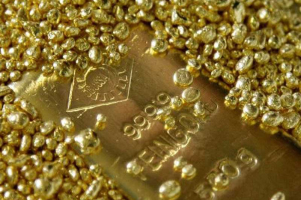 Gold shines as coronavirus surge unnerves investors